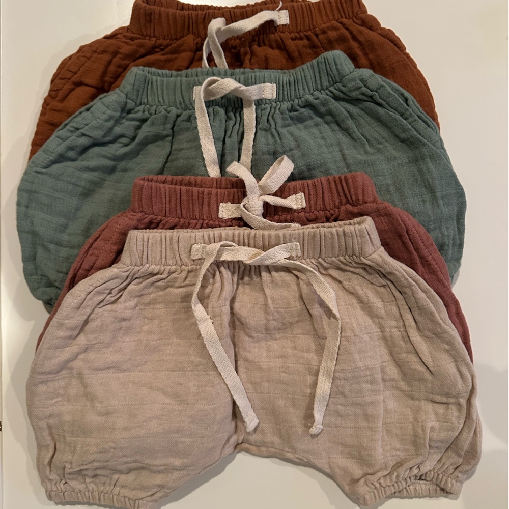 Lot of 4 pairs Fin & Vince Shorts